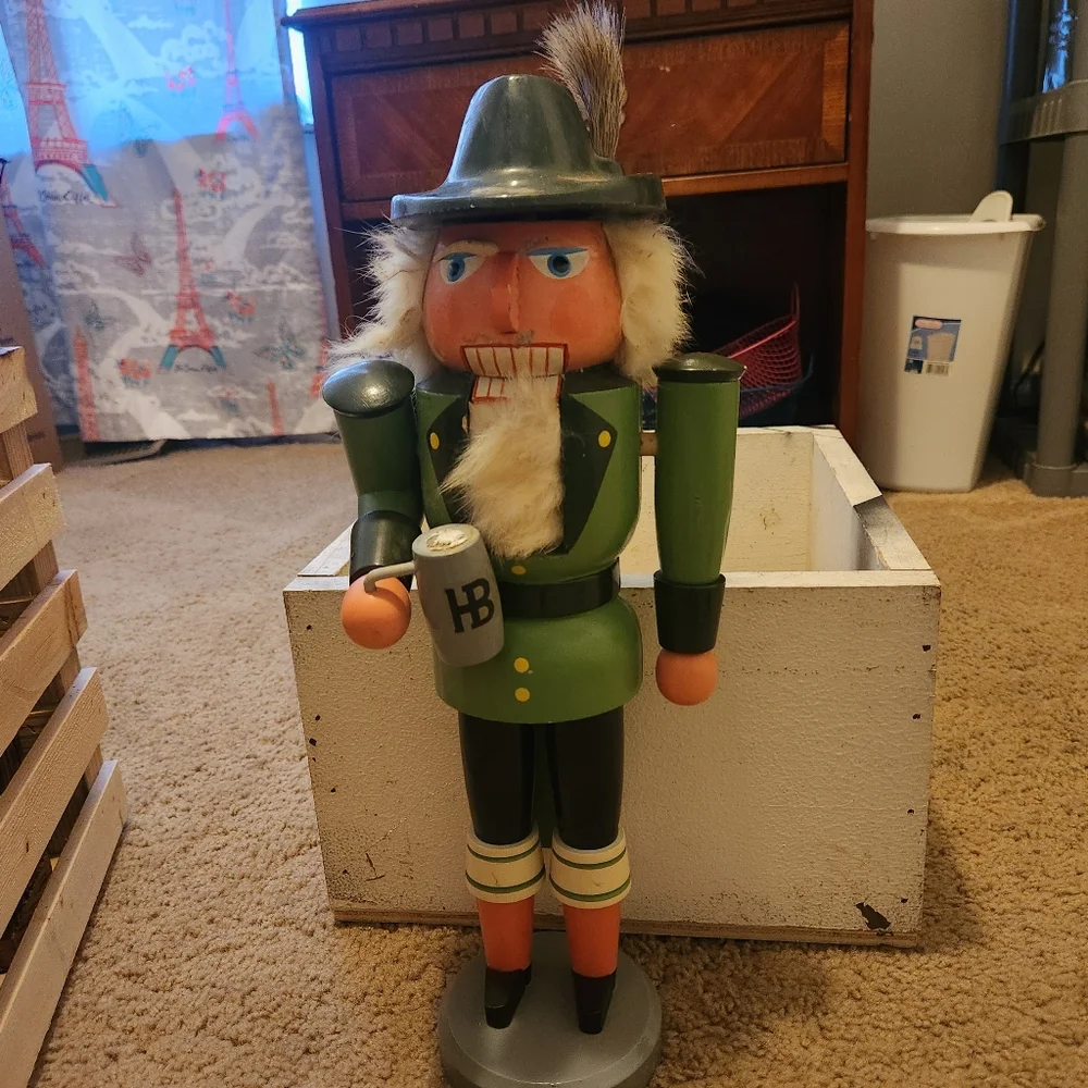 Nutcracker - Picture 2 of 4